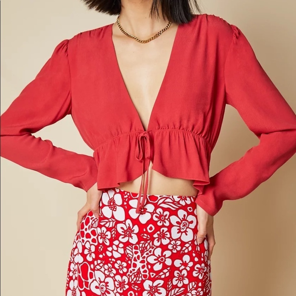 Aritzia Sunday Best Sz S Red Tie Front Feminine Crop Blouse